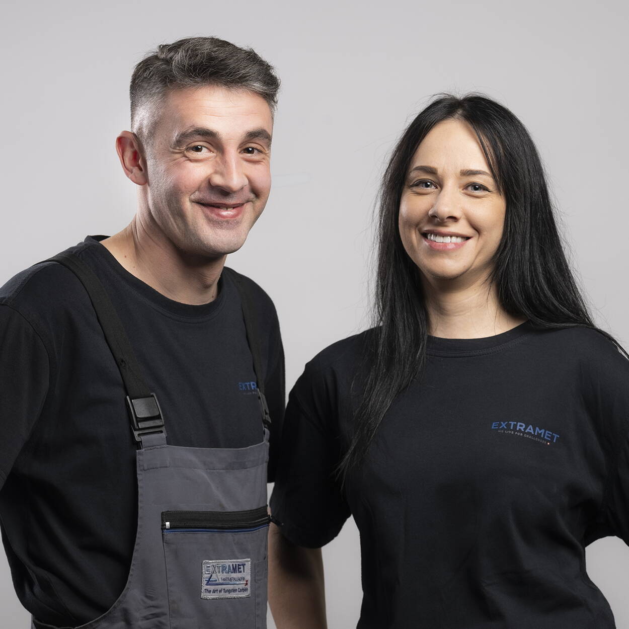 Ivan und Marija Stojkovic Name: Ivan und Marija Stojkovic
Im Team seit: 20.09.2004 | 01.08.2016
Funktion: Teamleiter und Mitarbeiterin Spitzenlosschleifen